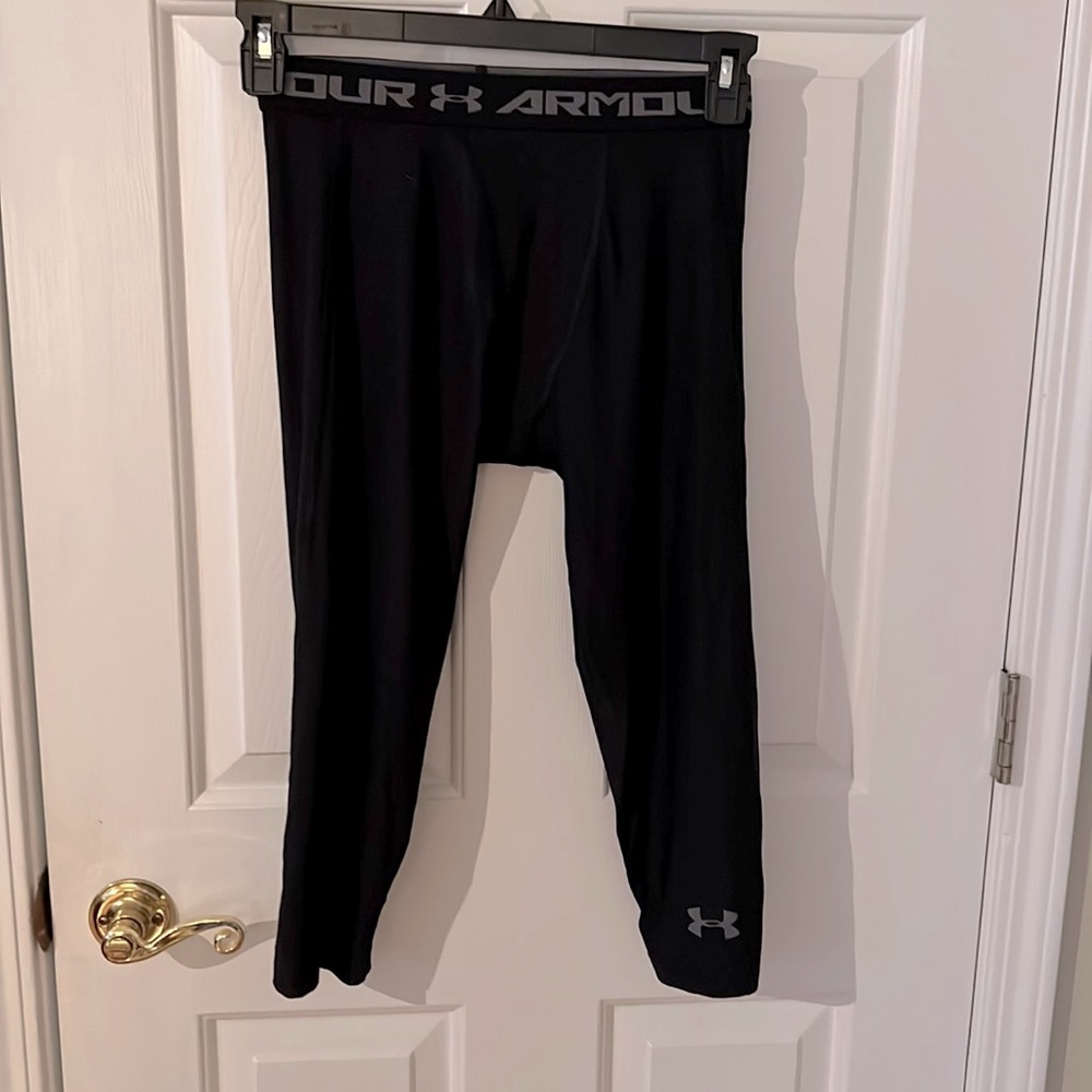 Youth Under Armour  compression tights. 3/4 length.  Youth Large.